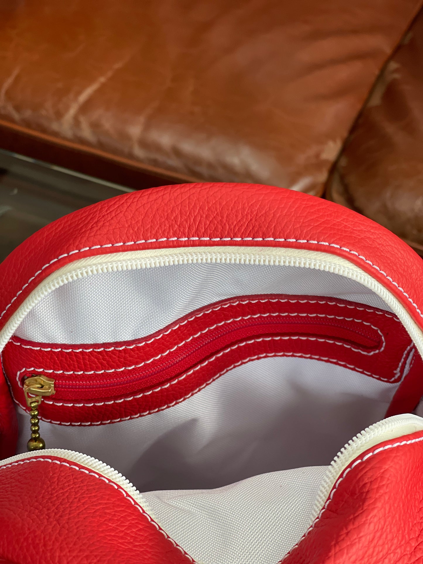TULA Rucksack aus rotem Leder