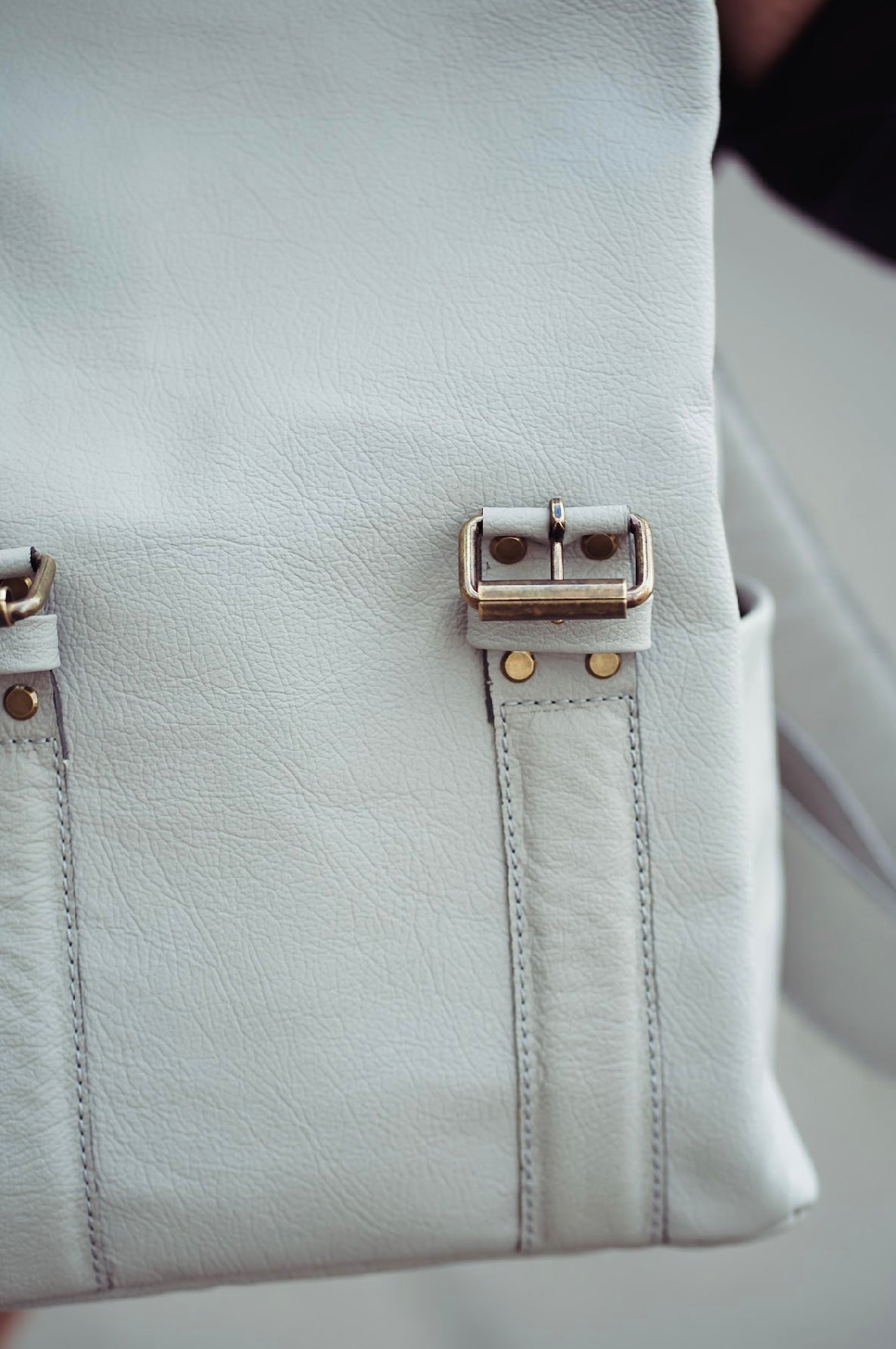 ROLLTOP Rucksack „VALTARA“ aus Leder –  Grey