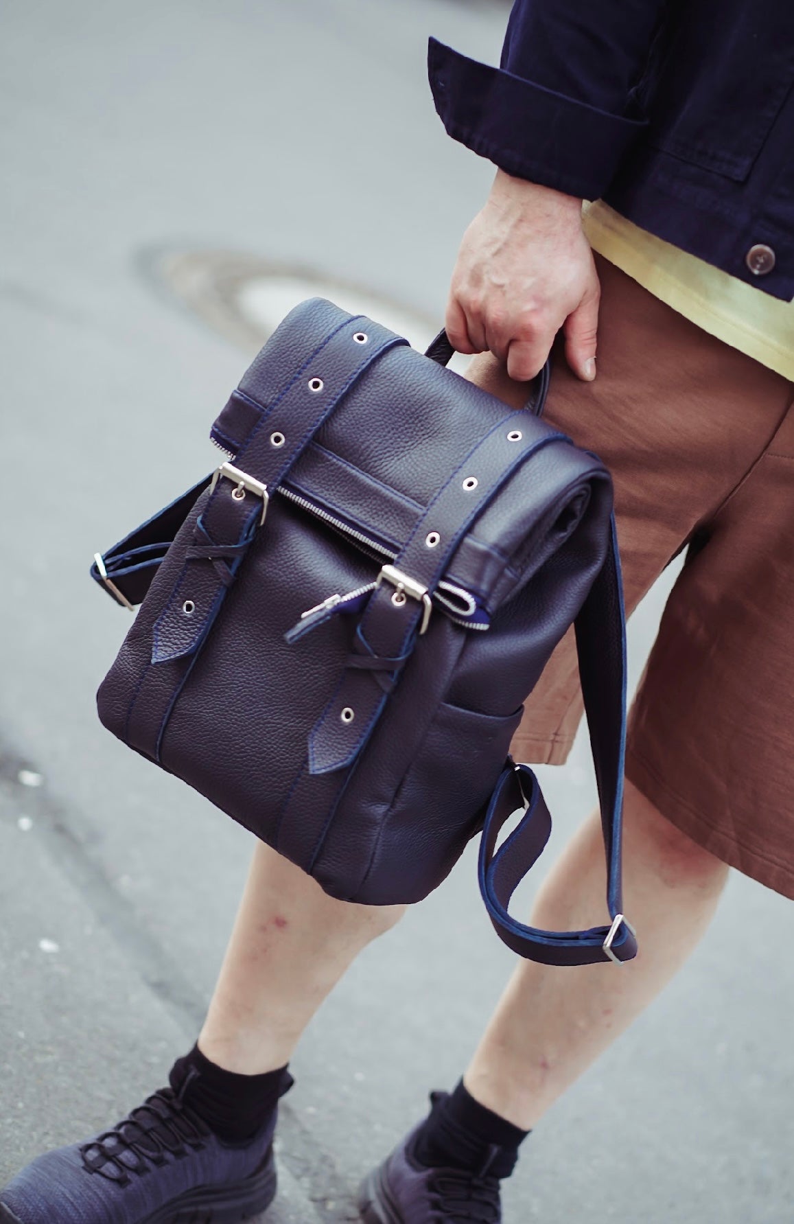VALTARA  Urbaner Leder-Rollrucksack in Nachtblau