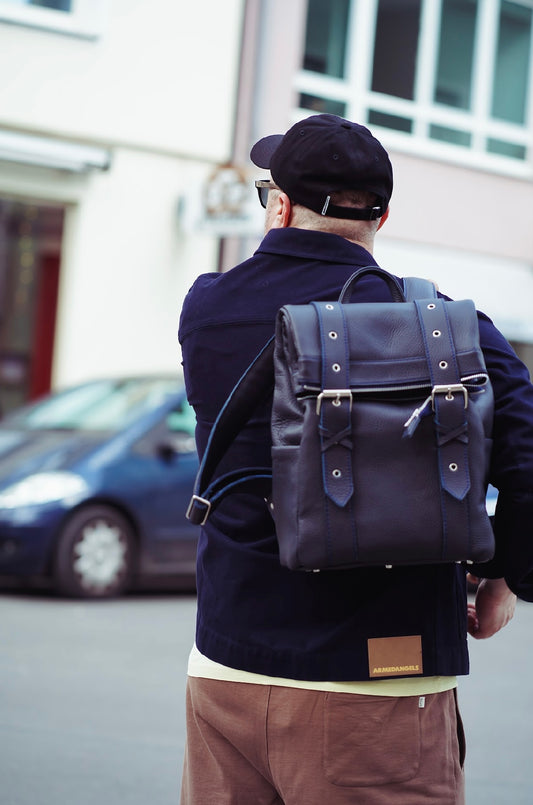 VALTARA  Urbaner Leder-Rollrucksack in Nachtblau