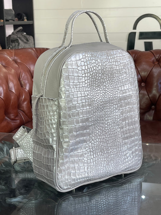 MONTARO SILVER– Handgefertigter Rucksack aus Kroko-geprägtem Leder