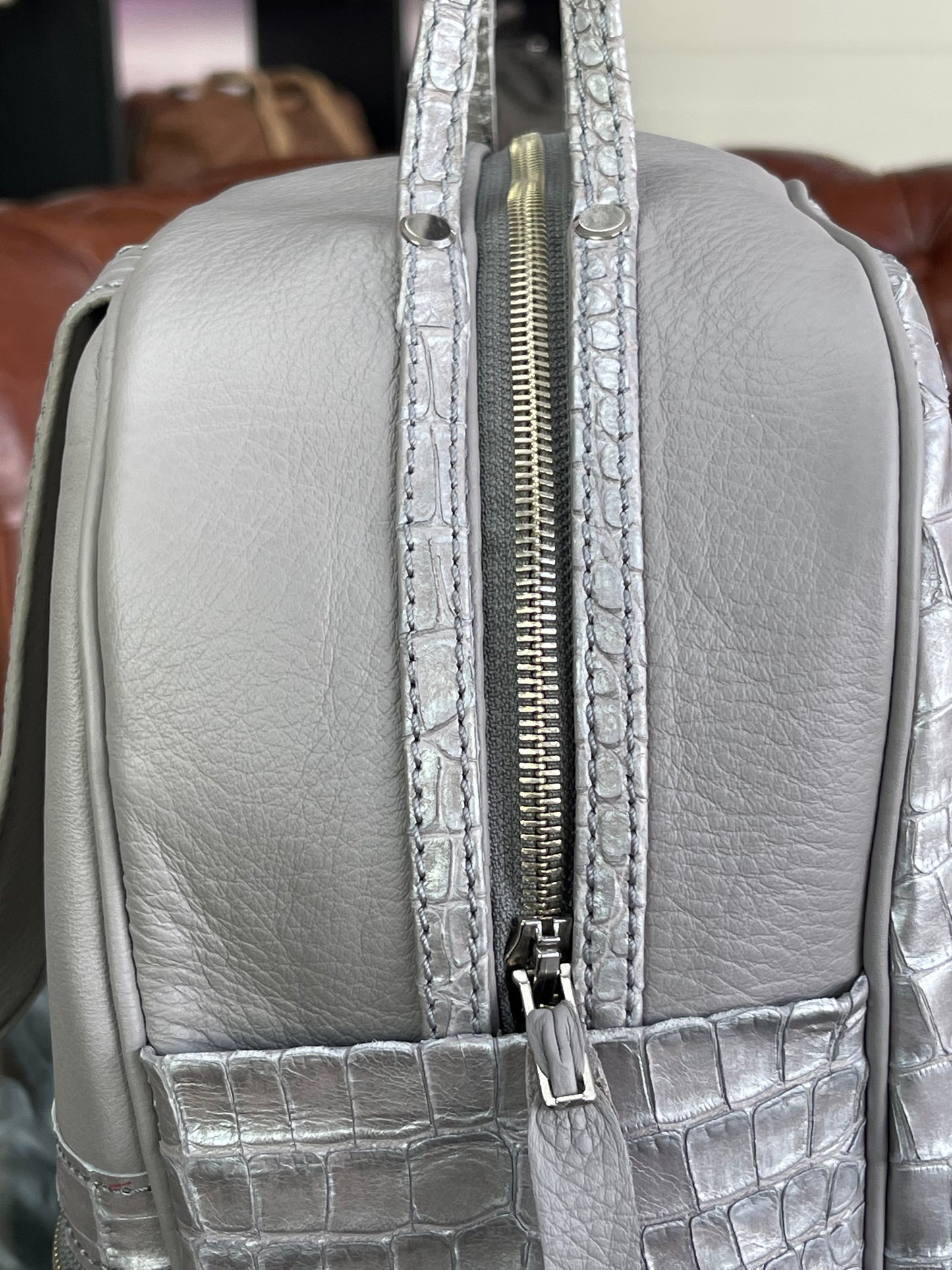 MONTARO SILVER– Handgefertigter Rucksack aus Kroko-geprägtem Leder